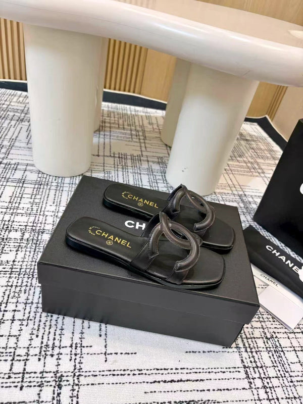 CC 26s Open-toe Sandal Black Sheepskin 681947