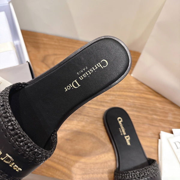 CD 26s Strappy Slippers Black Leather 998641