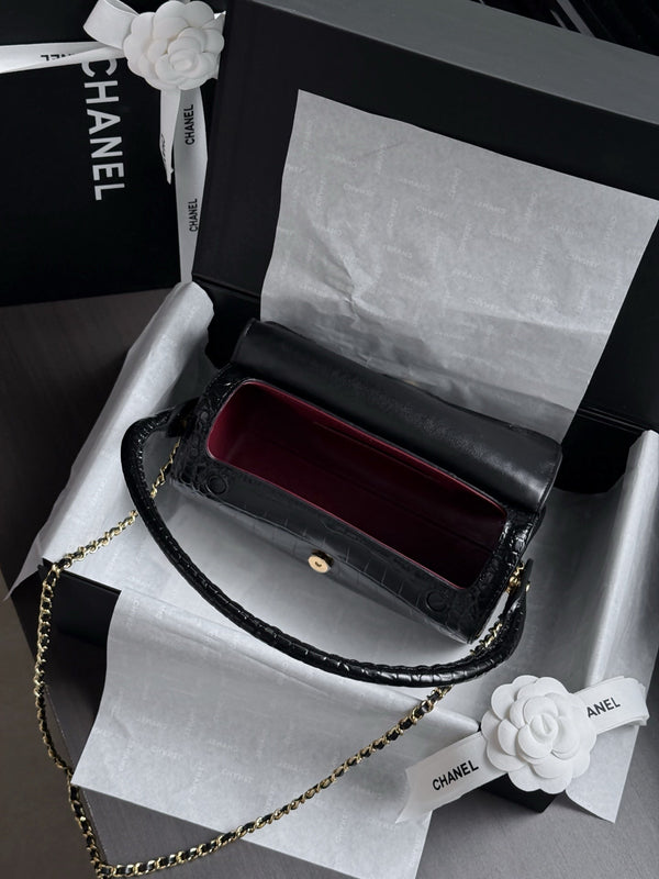 CC 26s Clutch With Chain 23cm Black Crocodile Embossed Calfskin