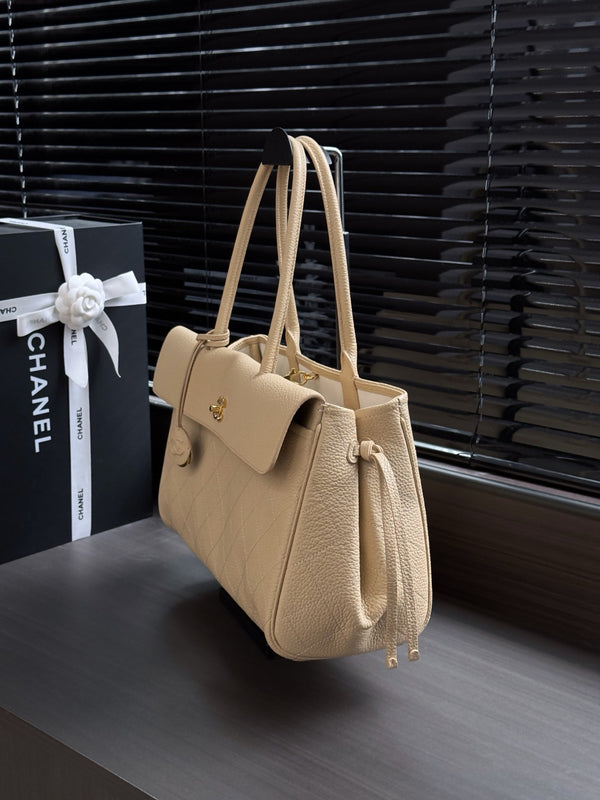 CC 26s Small Shopping Bag 38CM Beige Calfskin 143387