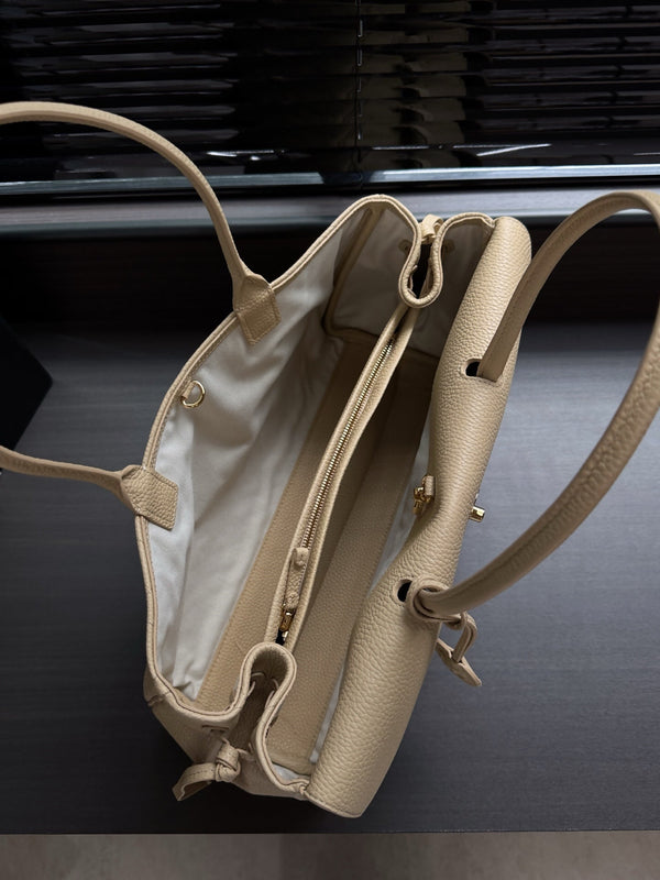 CC 26s Small Shopping Bag 38CM Beige Calfskin 143387