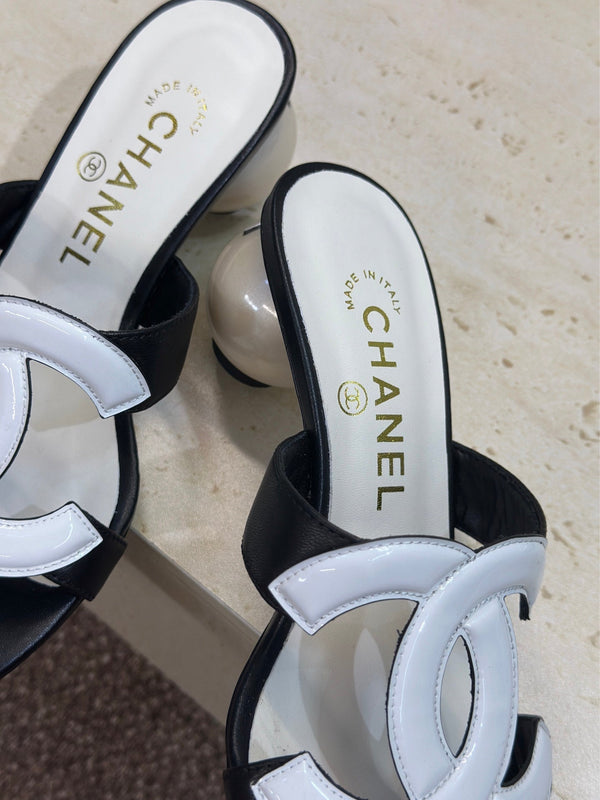 CC 26s Round Toe Open Toe Cutout Sandals 7cm Black White in Calfskin 761936