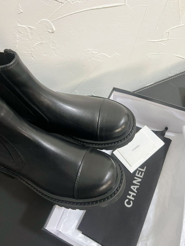 CC Chelsea Ankle Boots In Black Cowhide  949682