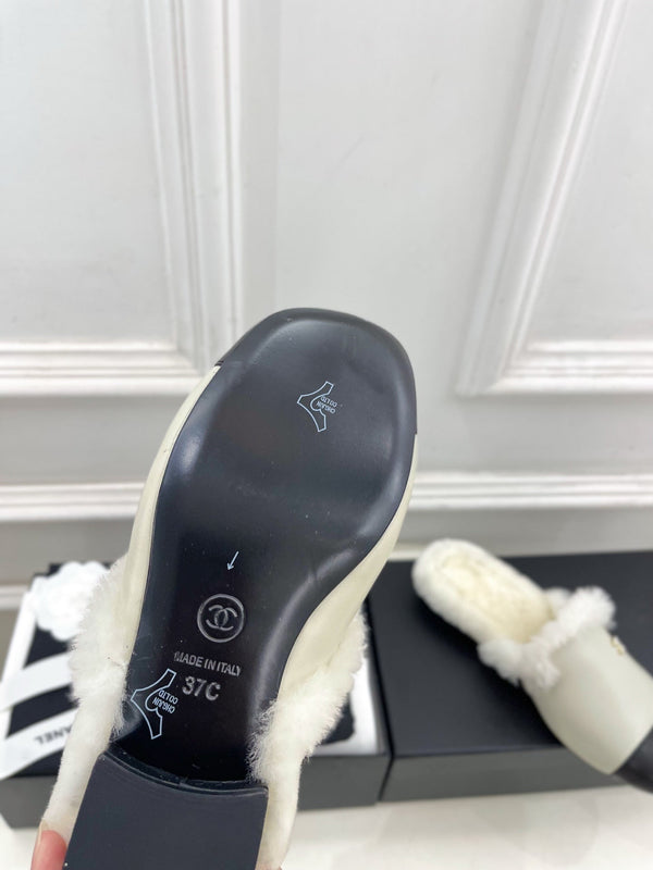 CC 25K Double C Pearl Fur Slippers Black Warm Beige Calfskin Shearing 586998