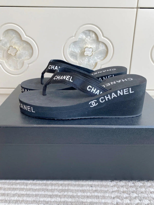 CC 26s Thong Sandals 65 Black Rubber Leather 647674