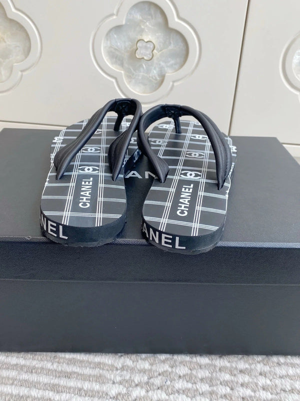 CC 26s Thong Sandals Black Rubber Leather 647679