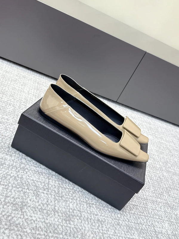 YSL 26ss Square Toe Loafers Beige Patent Leather 662735