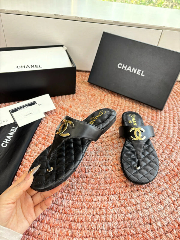 CC 26s Thong Sandals Black Sheepskin 648259