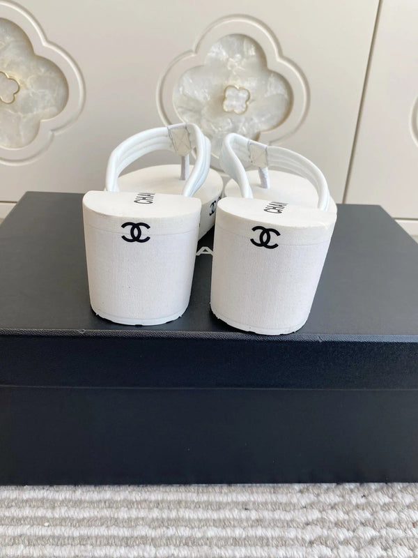 CC 26s Thong Sandals 65 White Rubber Leather 647675