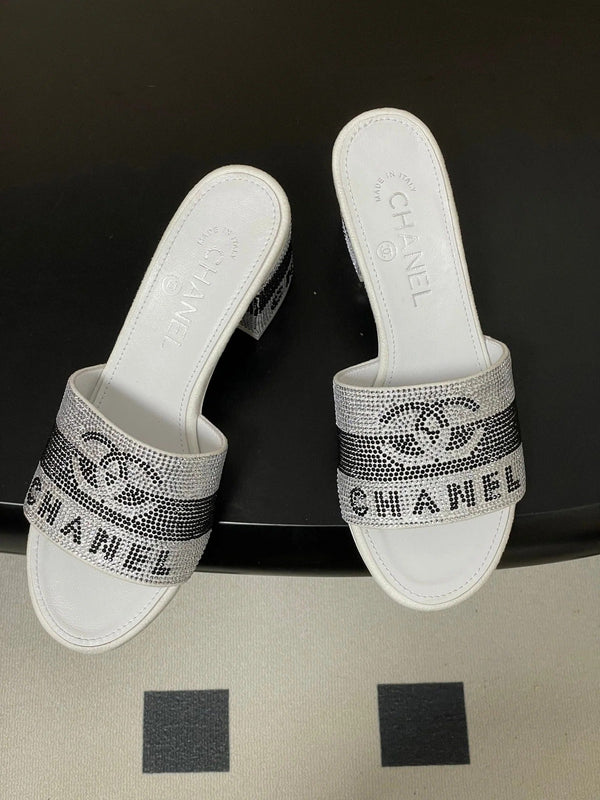 CC 26s Sandals 70 White Gray Sheepskin Rhinestones 649512