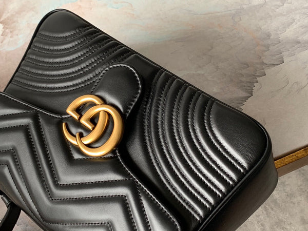 GG Marmont 26.5cm Black Calfskin Gold Hardware