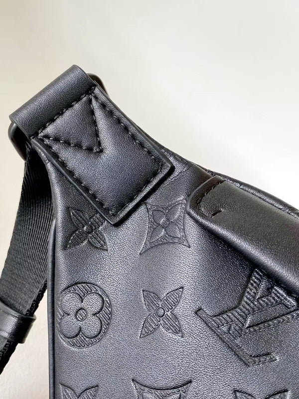 BLLV discovery bumbag PM 44 black monogram eclipse canvas